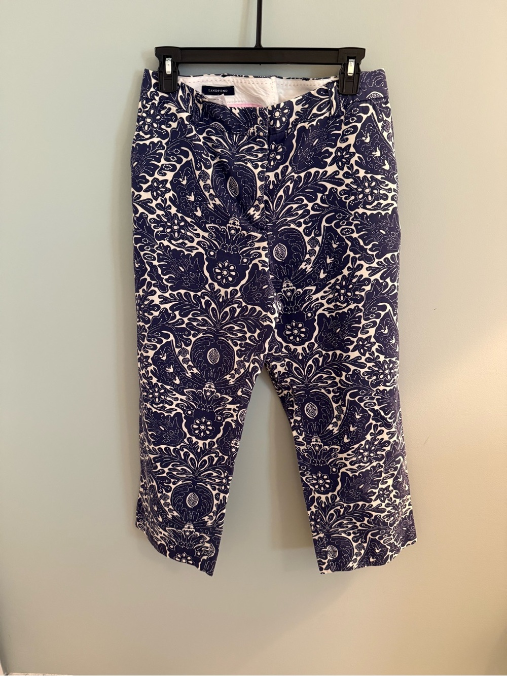 Lands' End Navy & White Printed women’s capri chino pants with side pockets